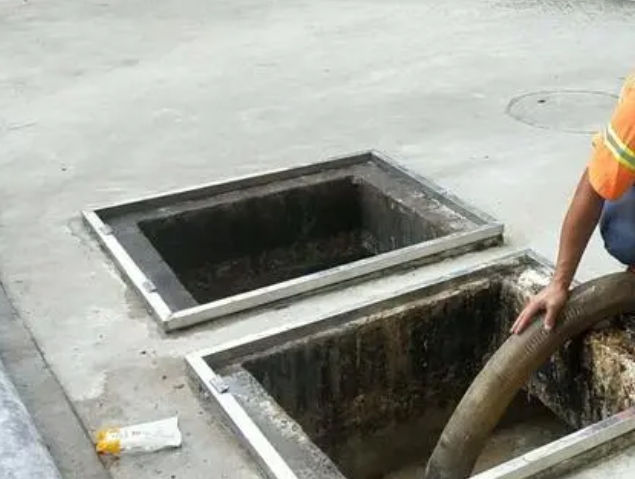 察隅化粪池清理